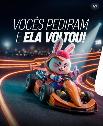 Coelho pilotando um kart laranja em uma pista neon